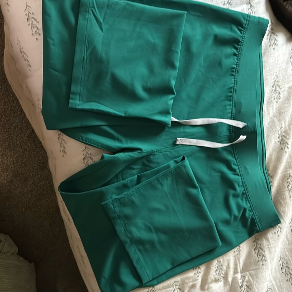 Figs scrub set